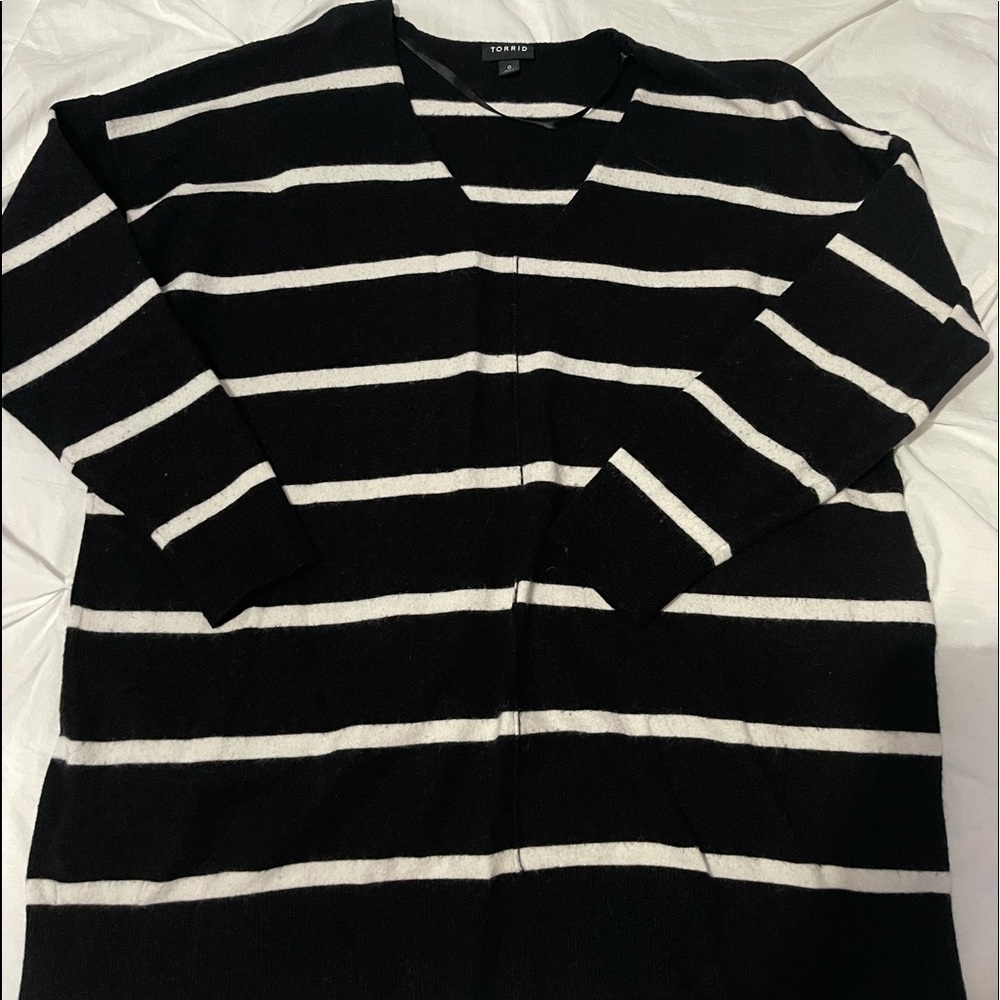 Torrid sweater, size 0